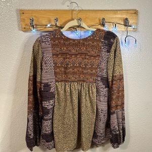 In EUC. No tears, rips, smoke free home. Worn twice. True to size.